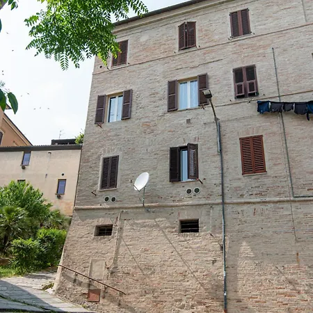 Easylife - Moderno E Luminoso Nel Cuore Di Apartmán Iesi